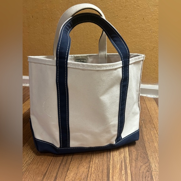 L.L. Bean Handbags - L.L.Bean Classic Navy and White Tote Bag